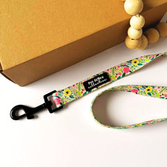 Bloom Floral anti-tangle dog lead flat lay with pink floral print and black metal swivel clip by Pet Store Collective.