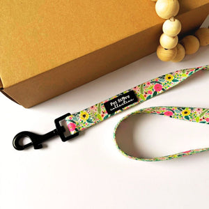 Bloom Floral anti-tangle dog lead flat lay with pink floral print and black metal swivel clip by Pet Store Collective.