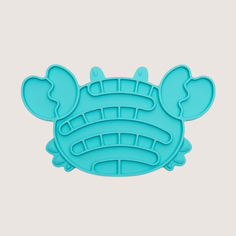 Aqua crab-shaped silicone lick mat, 11.7CM x 20.1CM, featuring suction cups at the back. Made from food-grade, BPA-free silicone, freezer and dishwasher safe, promotes healthy eating for cats and dogs.