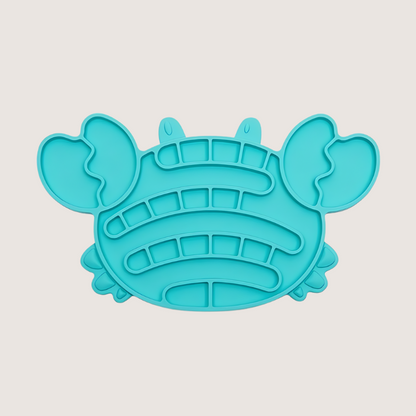 Aqua crab-shaped silicone lick mat, 11.7CM x 20.1CM, featuring suction cups at the back. Made from food-grade, BPA-free silicone, freezer and dishwasher safe, promotes healthy eating for cats and dogs.