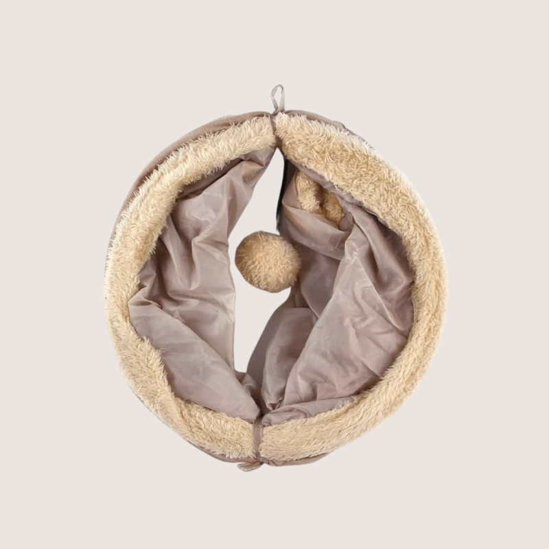 Beige cat tunnel with a collapsible design, showing the space-saving feature for easy storage. Made from durable suede, suitable for small to medium cats. Diameter 25 cm, length 50 cm.