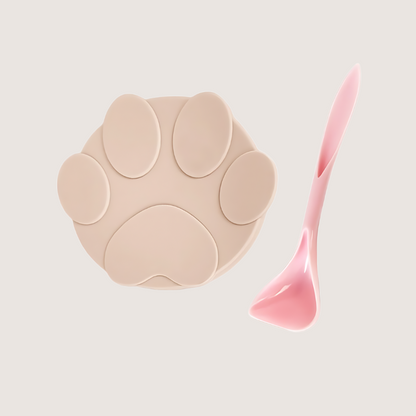 Pink silicone paw can cover and spoon set, crafted from food-grade silicone, prolongs freshness, leak-resistant, dishwasher safe, features three-ring layered design, fits multiple canned pet food sizes.