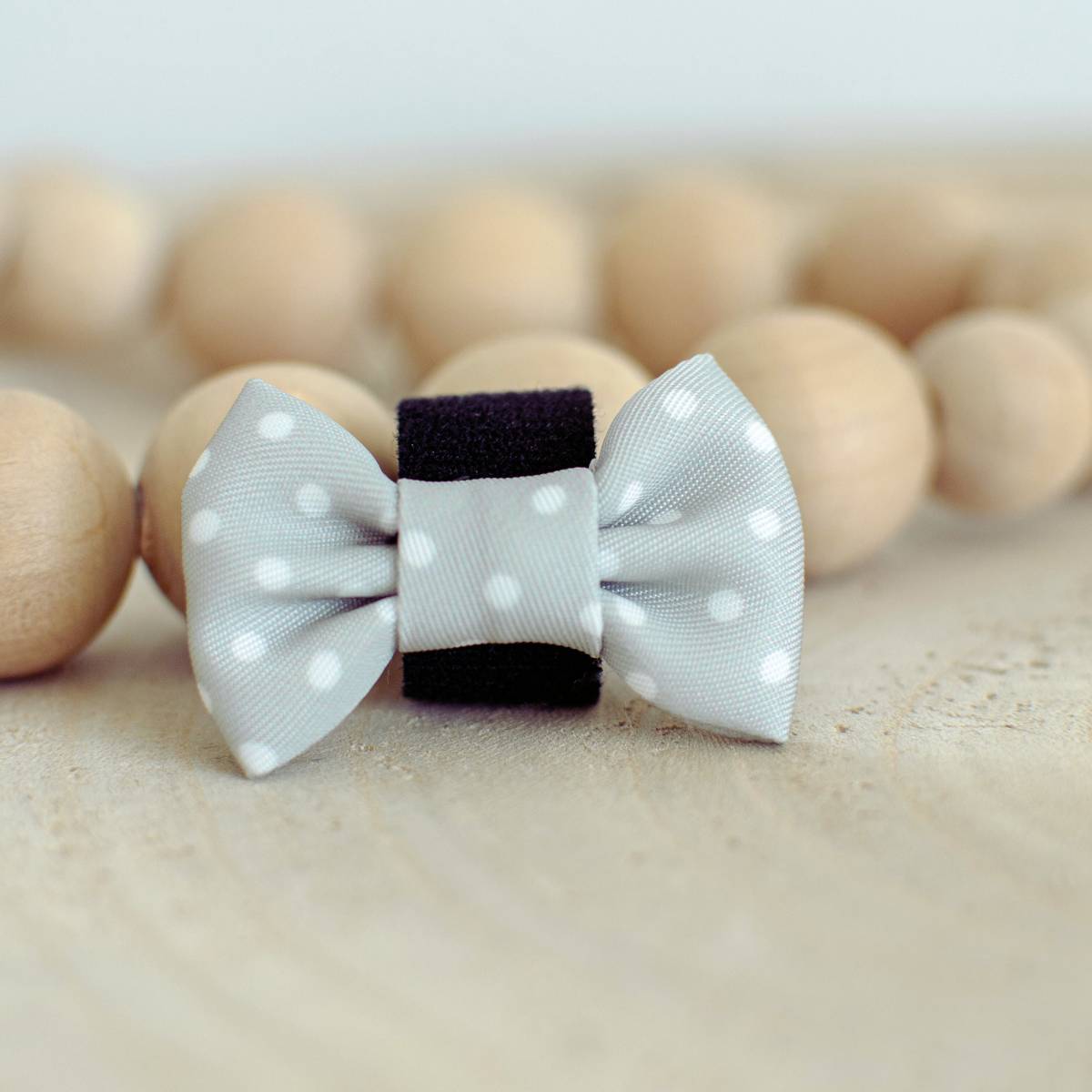 Our sage green polka dot cat bow tie – 4.5 cm wide by 3 cm high – lightweight, easy to attach with velcro, and designed to pair with any cat collar or our polka dot cat collar for a cohesive look.