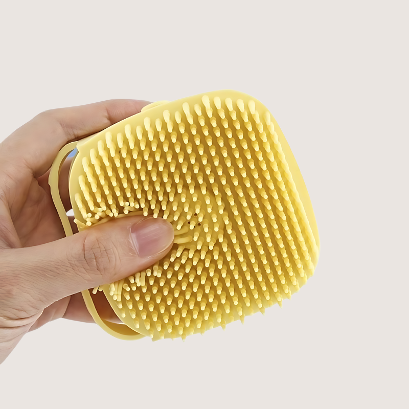 Our yellow silicone bath brush simplifies grooming with its square shape and gentle bristles. Perfect for pets with long fur, it helps remove loose hair while making bath time a pleasant experience.